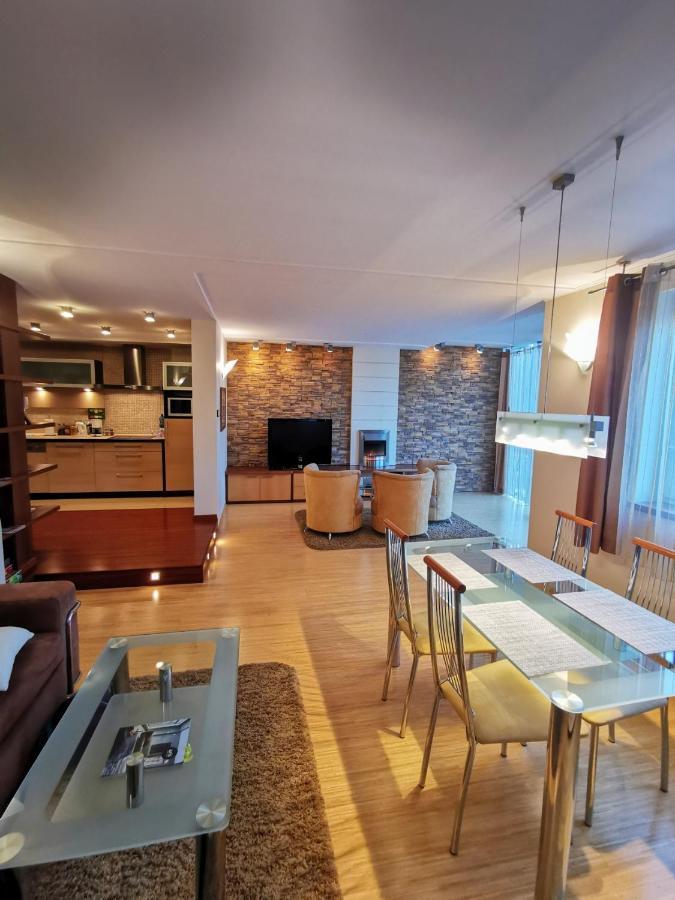 Uroczy Apartament Przy Deptaku Z Parkingiem. Polanica-Zdroj Exterior photo