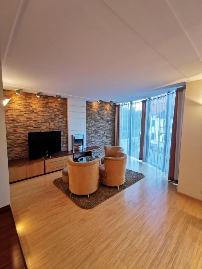 Uroczy Apartament Przy Deptaku Z Parkingiem. Polanica-Zdroj Exterior photo
