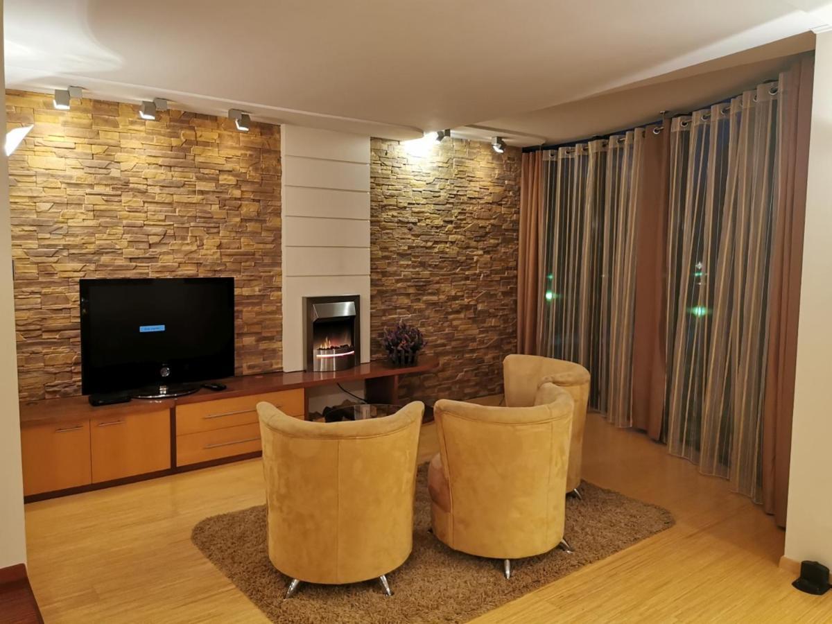 Uroczy Apartament Przy Deptaku Z Parkingiem. Polanica-Zdroj Exterior photo