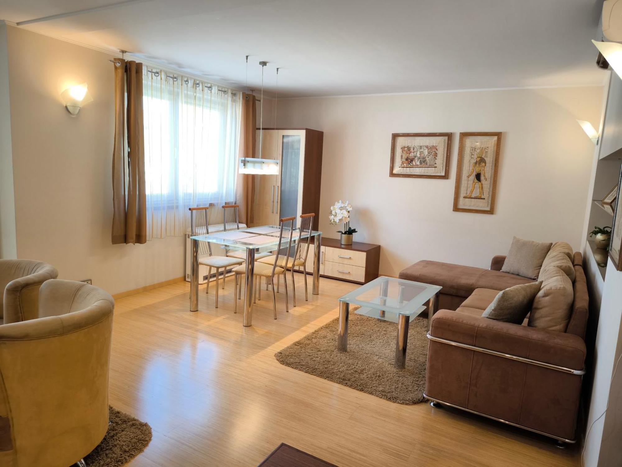 Uroczy Apartament Przy Deptaku Z Parkingiem. Polanica-Zdroj Exterior photo